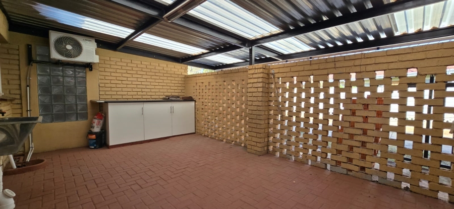 3 Bedroom Property for Sale in Flamwood North West